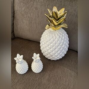 White and Gold Pineapple Decor Set
